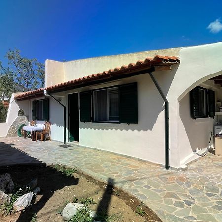 Μονοκατοικία Στο Λουτρακι Loutraki Exterior photo